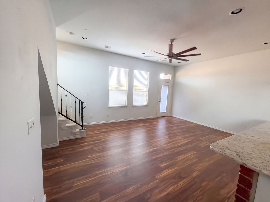 Property photo 3 of 549 S Fretz Ave