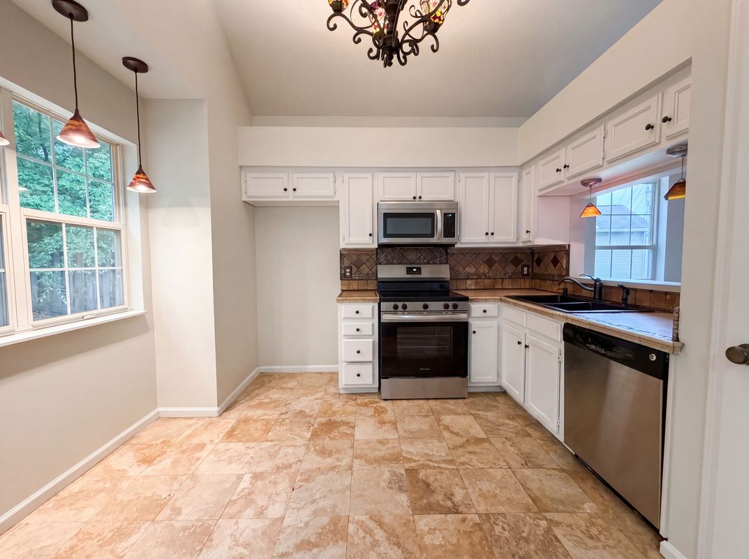 Property photo 2 of 4046 Farmingham Woods Dr