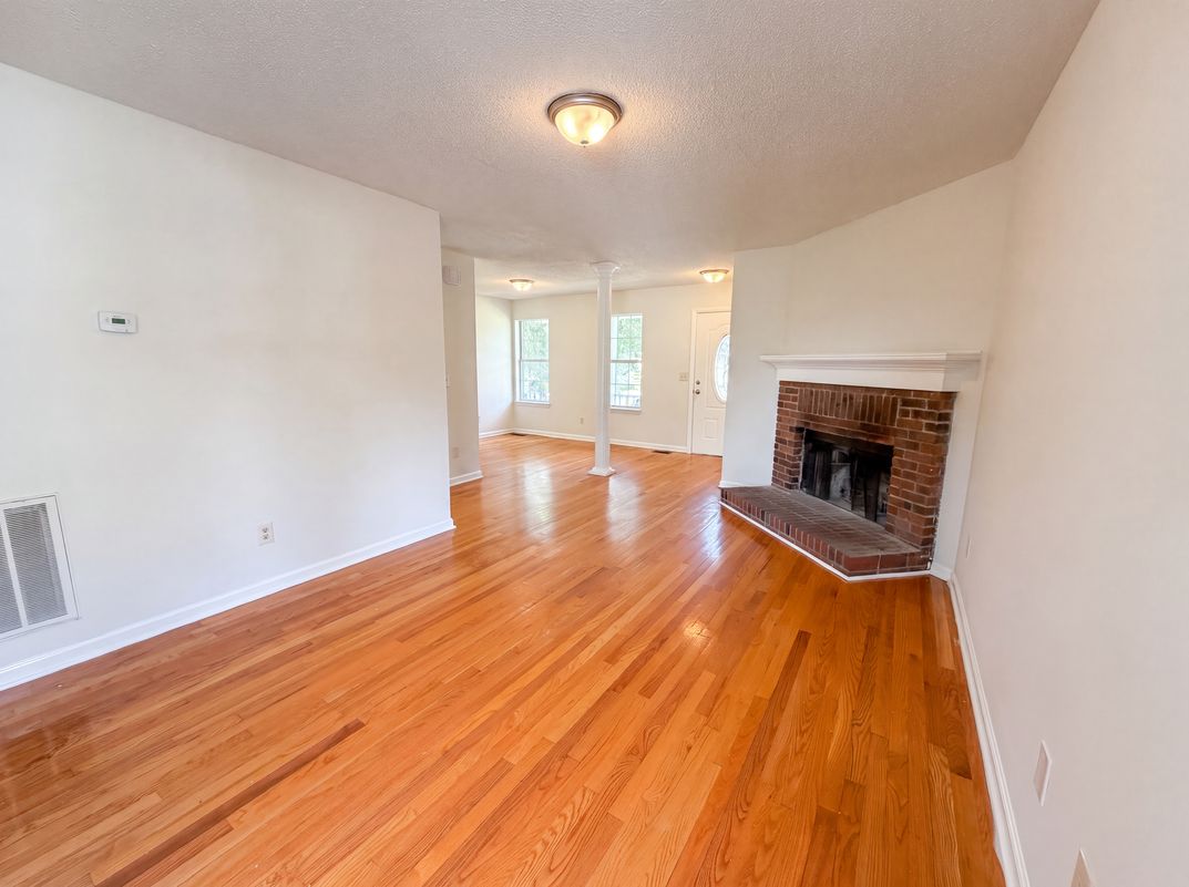 Property photo 3 of 303 Bradford Ln