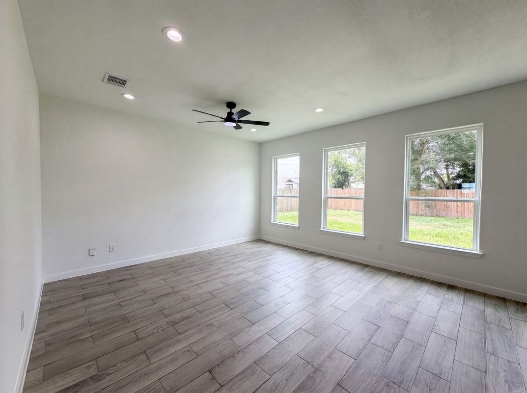 Property photo 3 of 6711 Rowell Ct