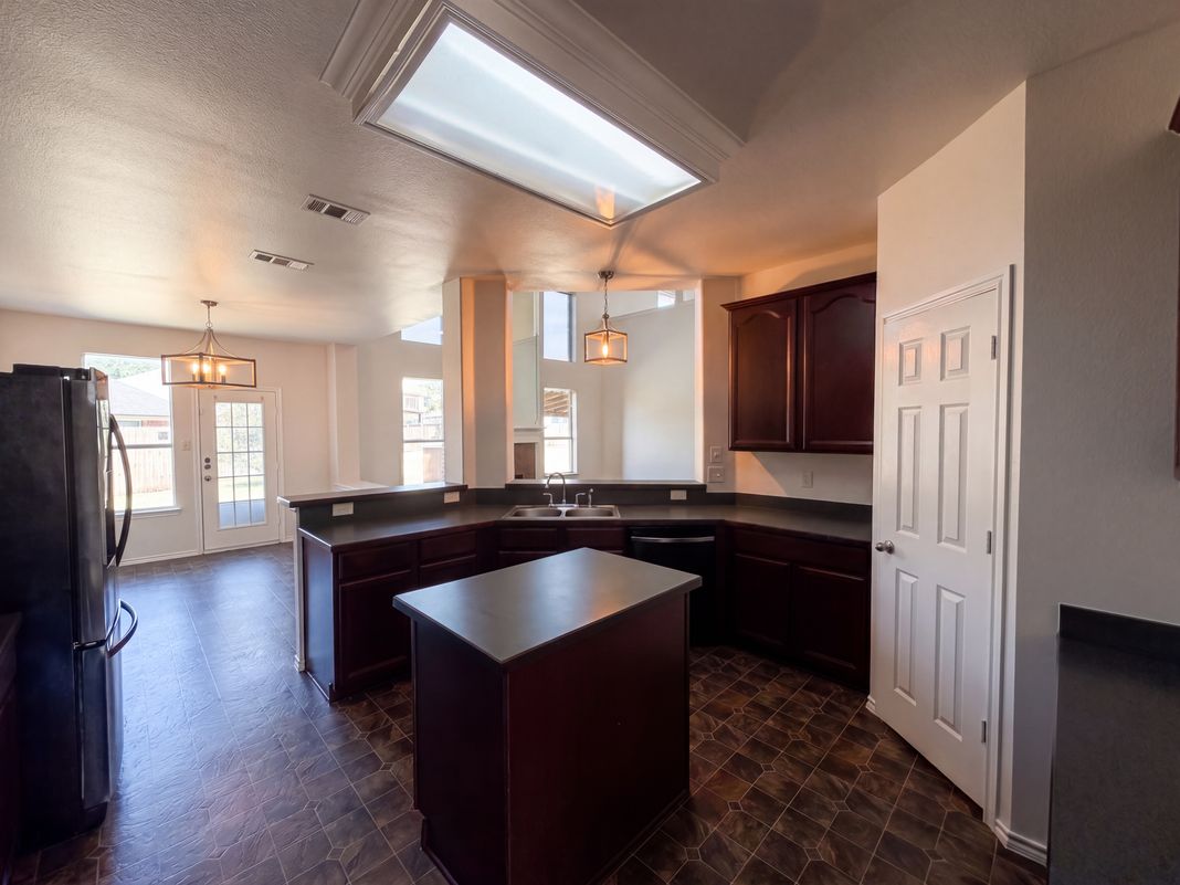 Property photo 2 of 1402 Stone Oak Ct