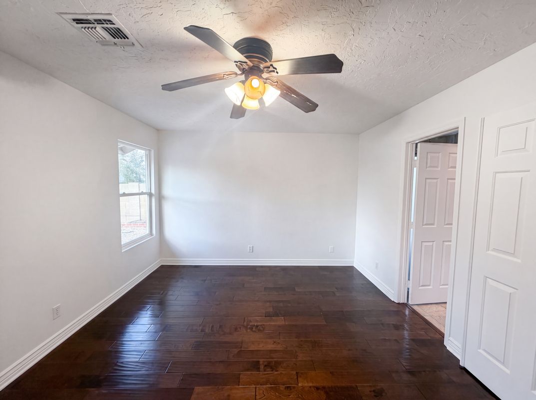 Photo 4 of 28 of 6115 W Port Au Prince Ln, Glendale, AZ