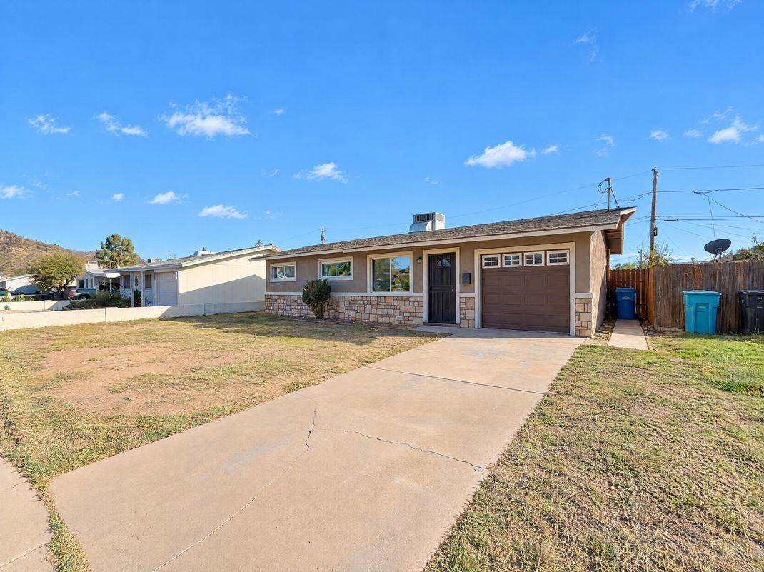 Property photo 2 of 2221 W Altadena Ave