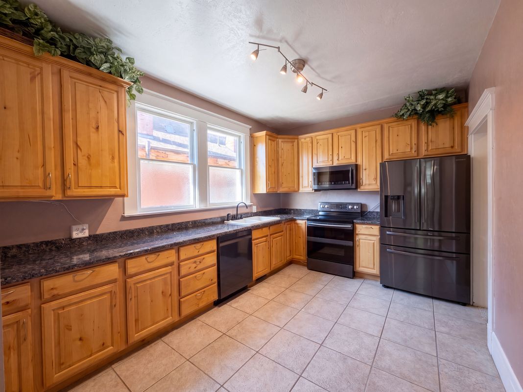 Property photo 2 of 384 E St