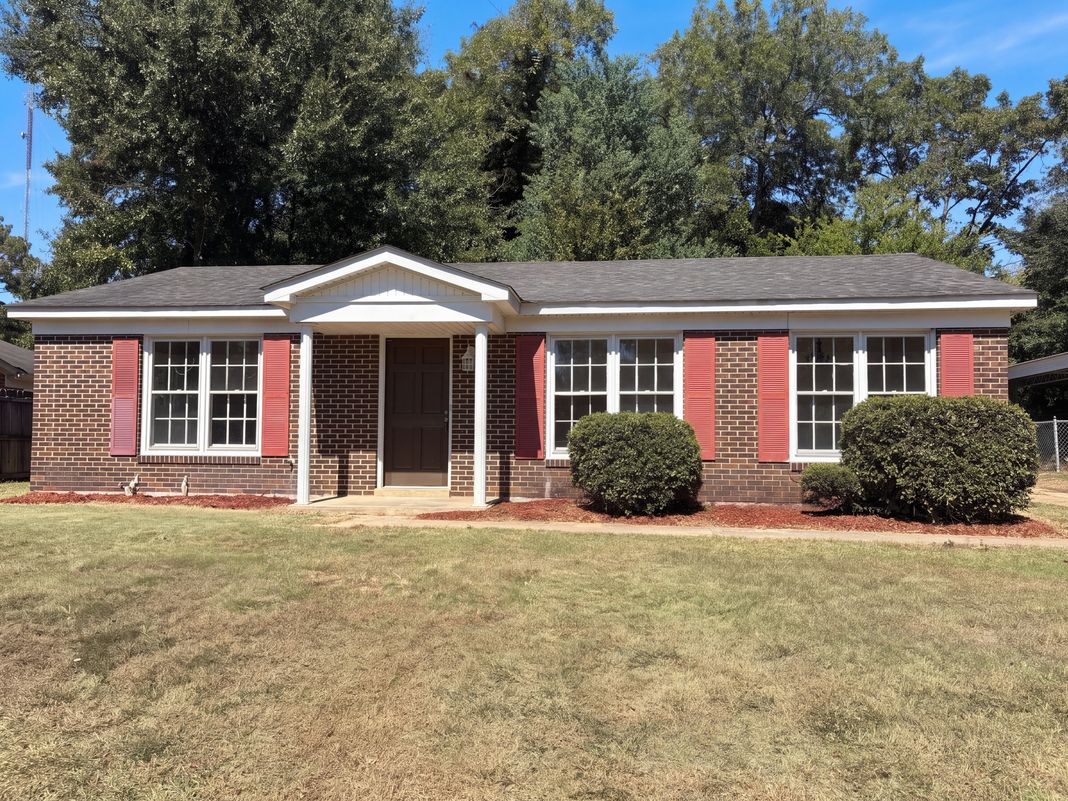 Property photo 1 of 3327 Loch Haven Rd