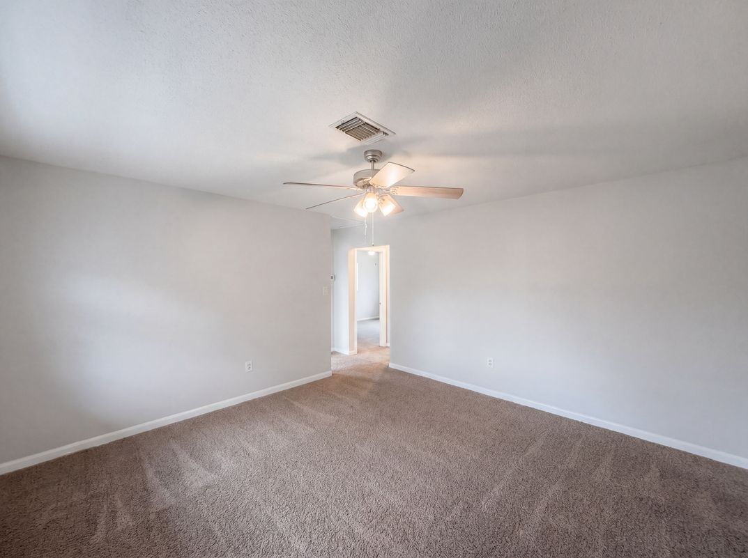 Property photo 3 of 1100 Carefree Cove Dr