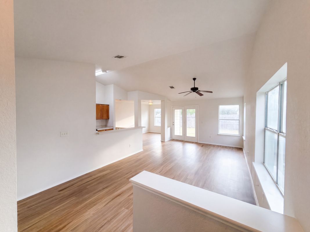 Property photo 3 of 172 Prairie Springs Loop