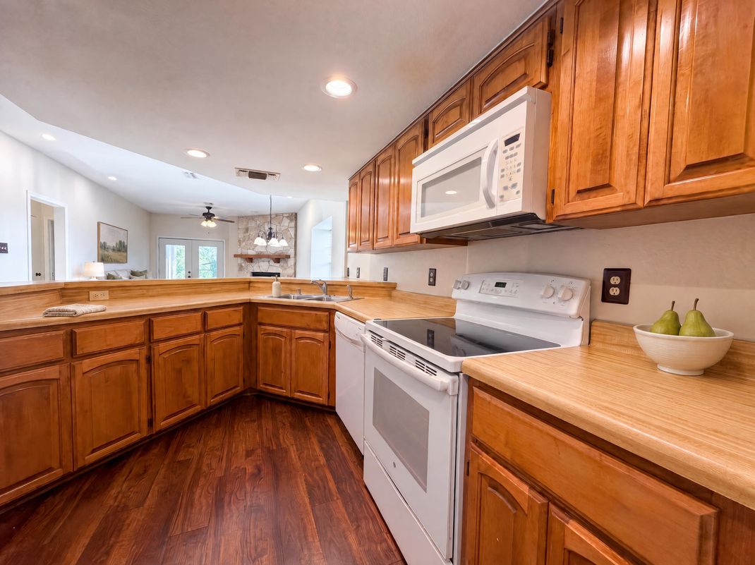 Property photo 2 of 474 Seele St Apt 6B