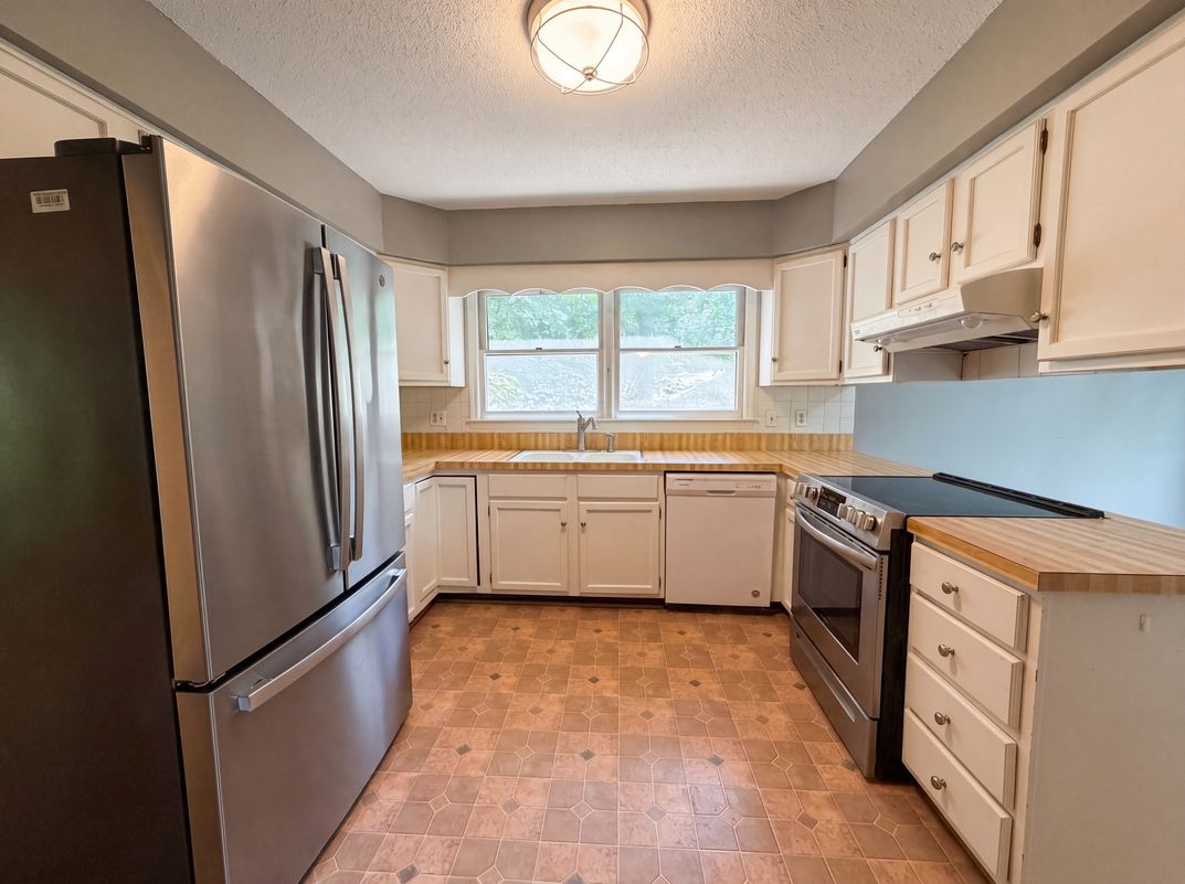Property photo 2 of 7850 Beech Forest Rd