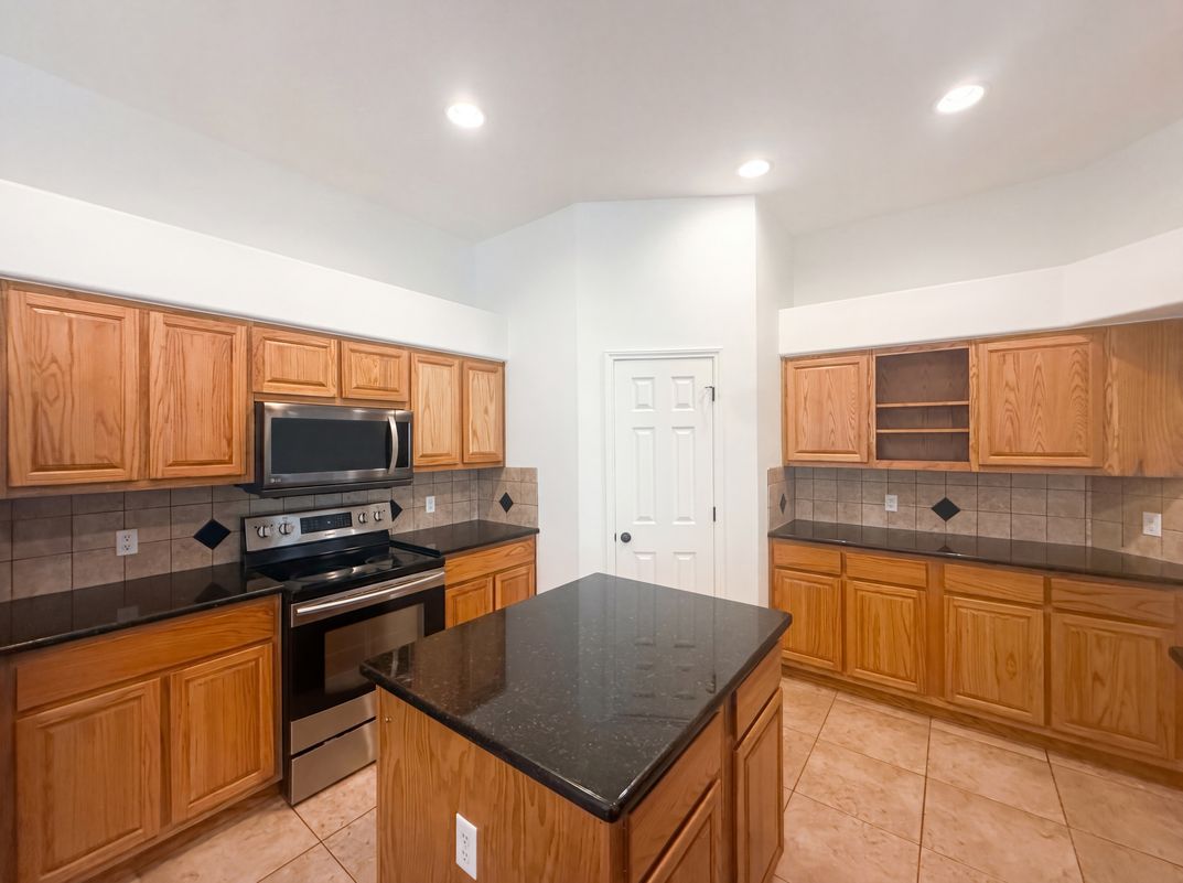 Photo 8 of 25 of 12 Birchwood Cir, Wimberley, TX
