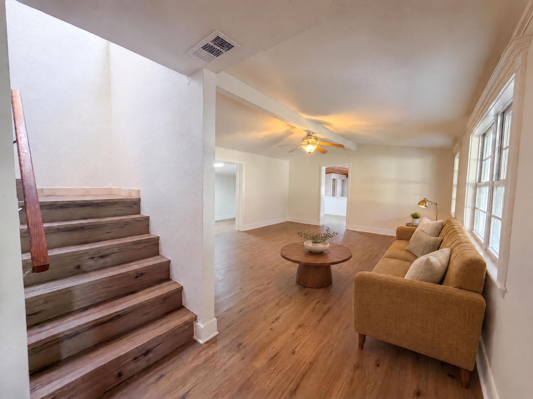 Property photo 3 of 7405 S Desoto St
