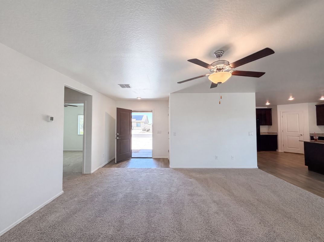 Property photo 3 of 461 W Pintail Dr