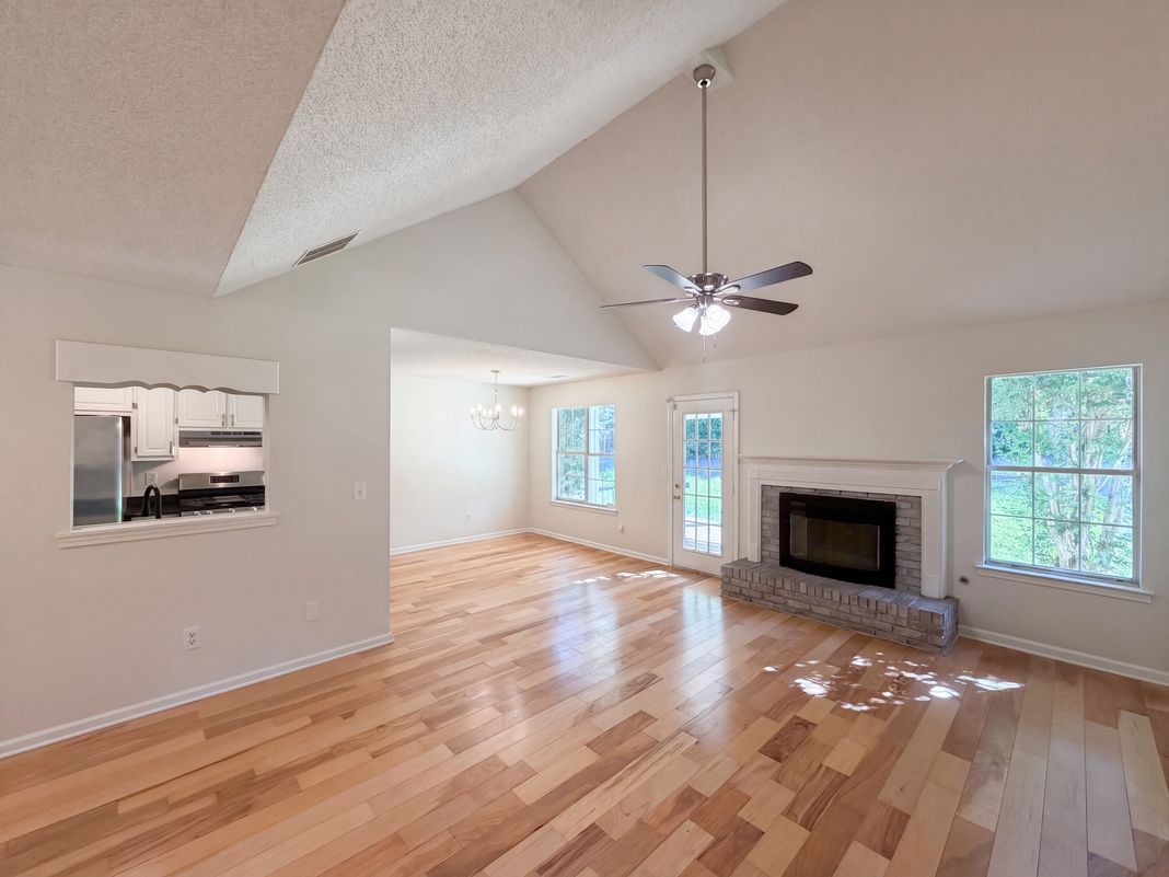 Property photo 3 of 105 Nanci Ct