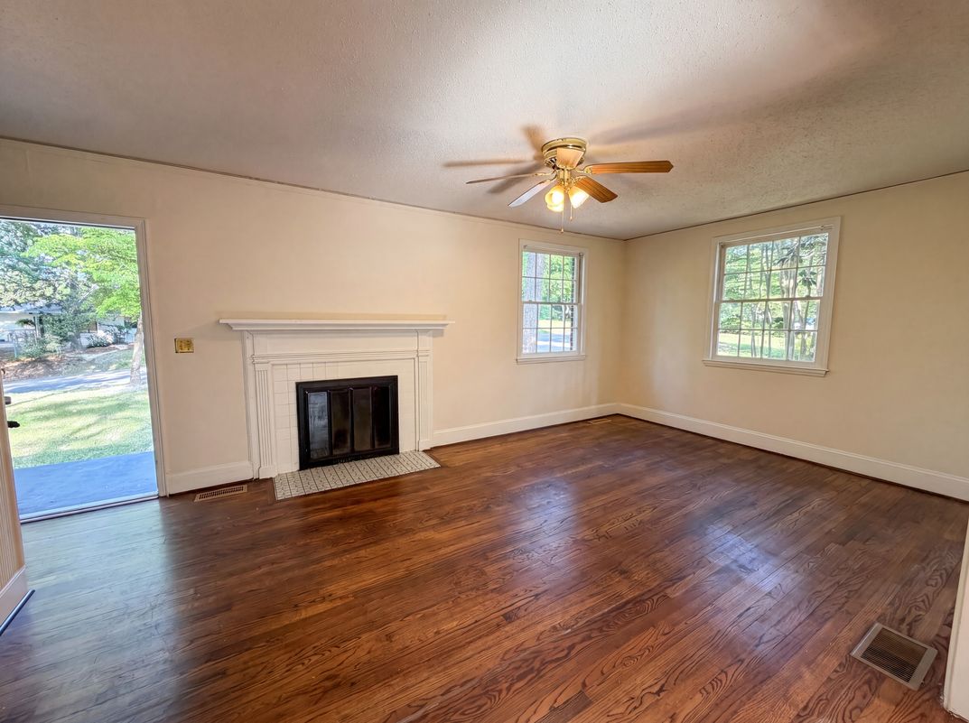 Property photo 3 of 1901 Glenwood Rd