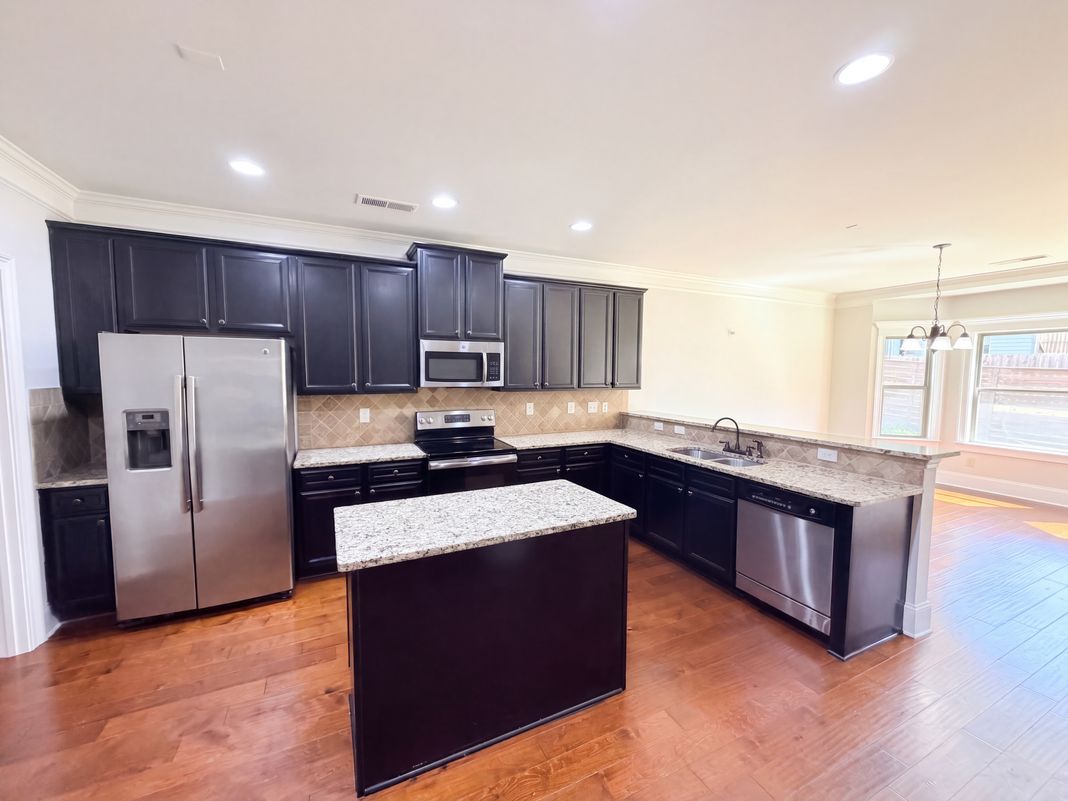 Property photo 2 of 115 Birchwood Ct