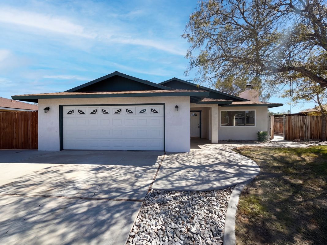 Property photo 1 of 1110 N Las Posas Ct