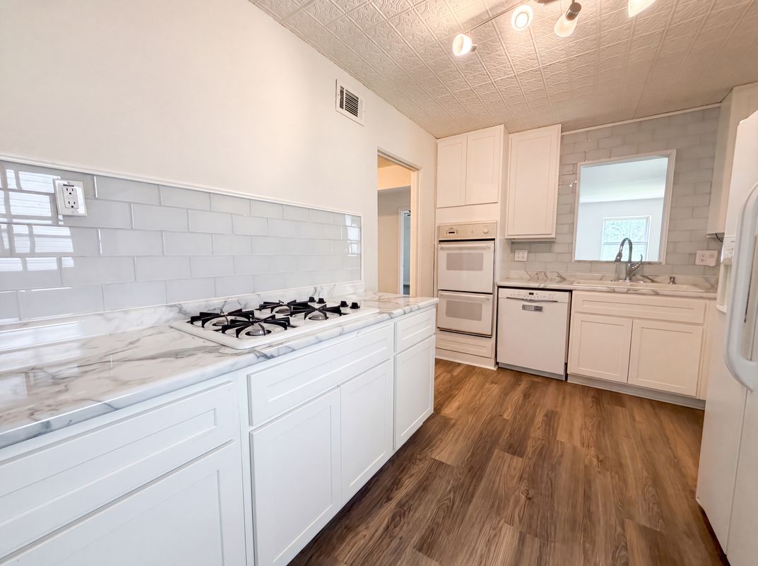 Property photo 2 of 8606 Vasel Ave