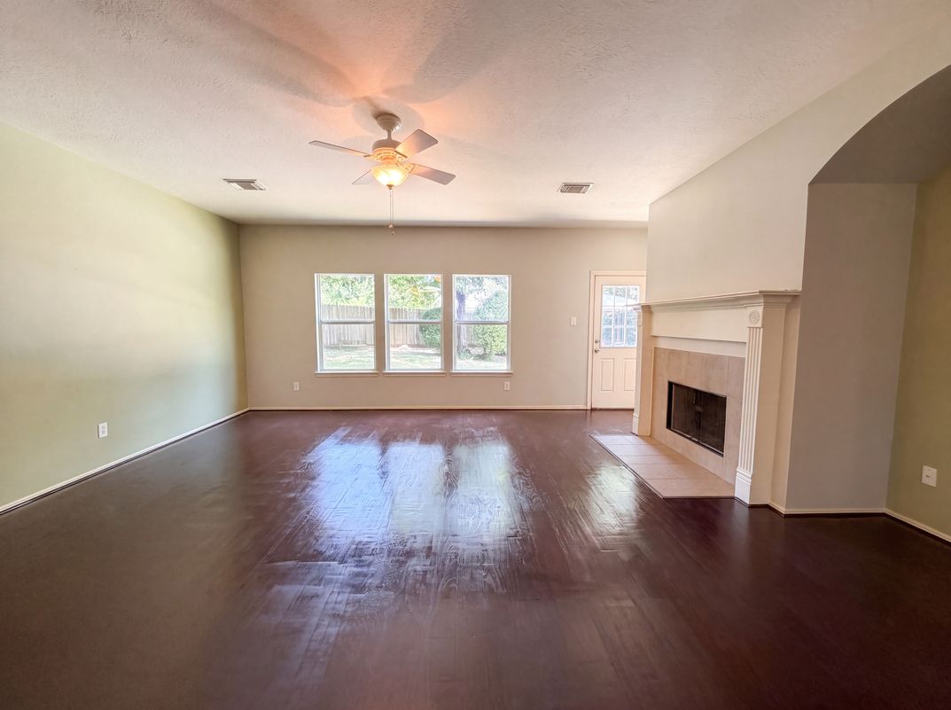 Property photo 3 of 916 Summer Rain Ct