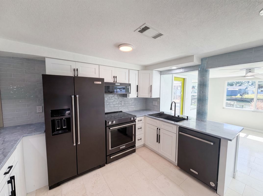 Property photo 2 of 13638 Evelane Dr