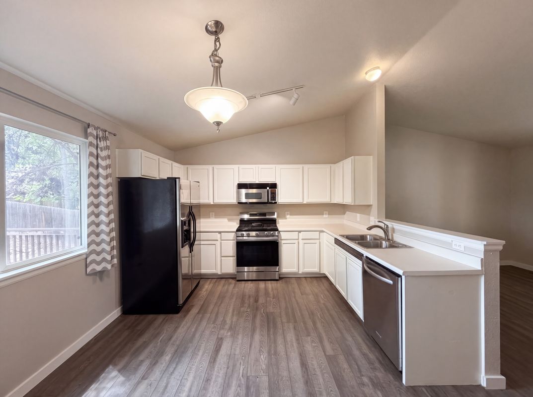 Property photo 2 of 403 Tynan Dr