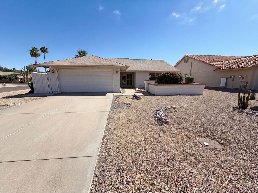 Property photo 1 of 9207 W Kerry Ln