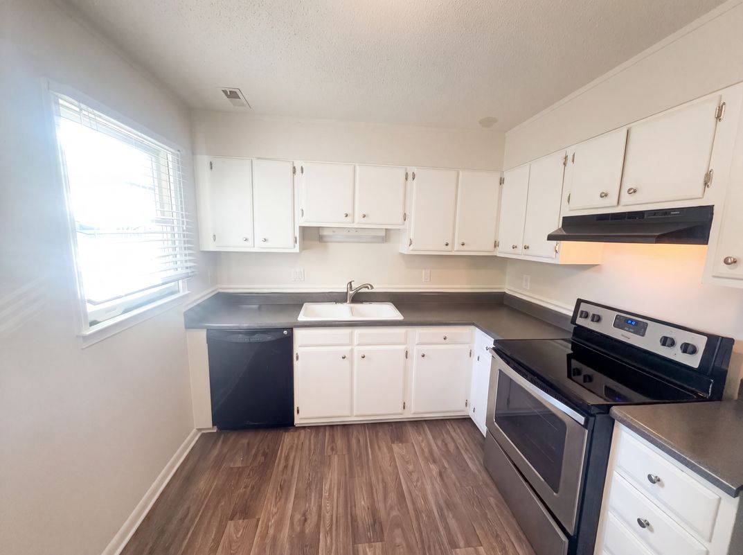 Property photo 2 of 3229 Regents Park Ln Unit D
