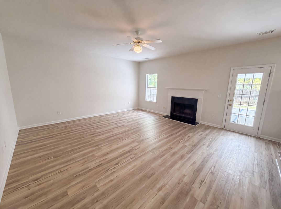 Property photo 3 of 401 Callaway Ln