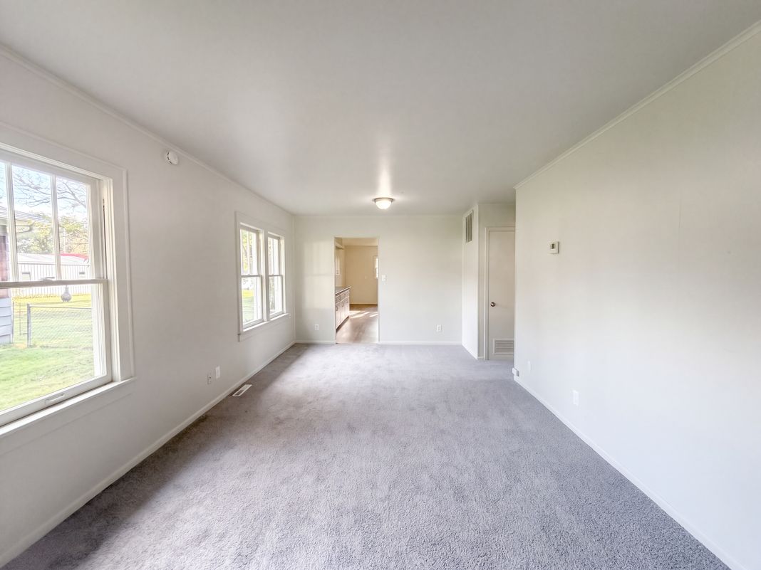 Property photo 3 of 801 N Delaware St