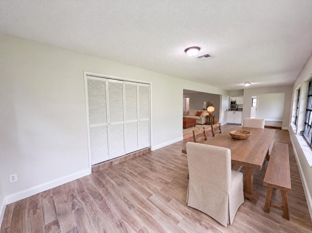 Property photo 3 of 15 Shumard Ct E