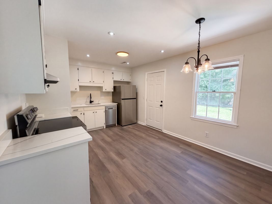 Property photo 2 of 143 Dorchester Manor Blvd