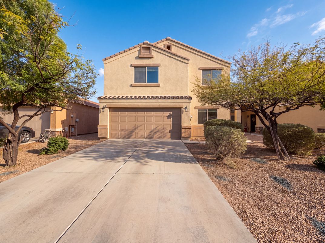 Property photo 1 of 28539 N Moonstone Way