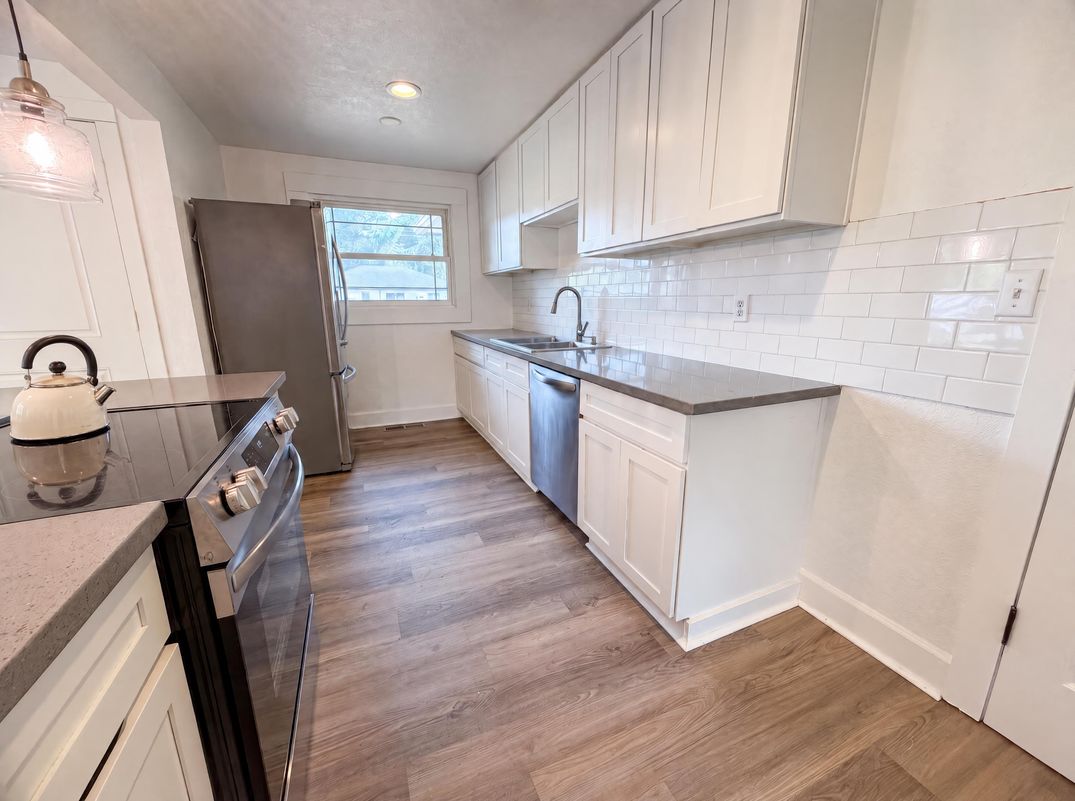 Property photo 2 of 11650 NE Glisan St