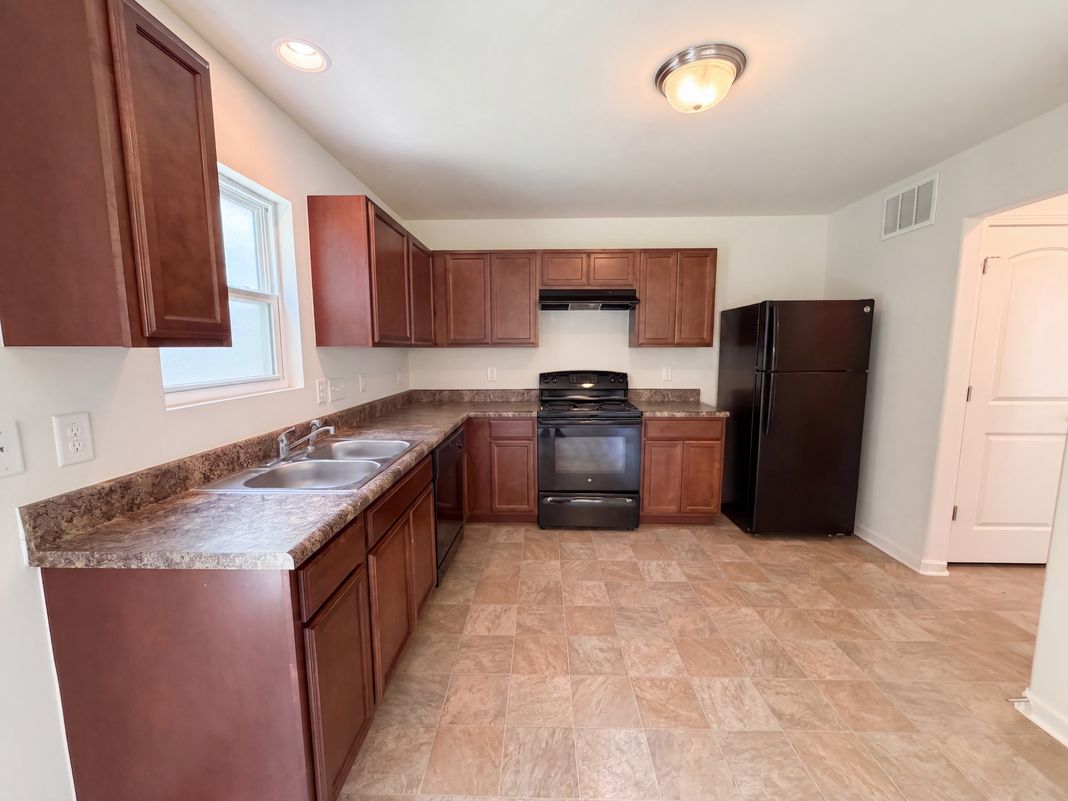 Property photo 2 of 411 Sandybrooke Dr