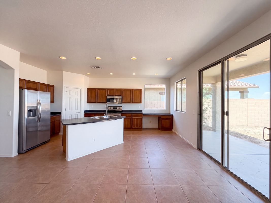 Property photo 2 of 1806 N Wildflower Ln