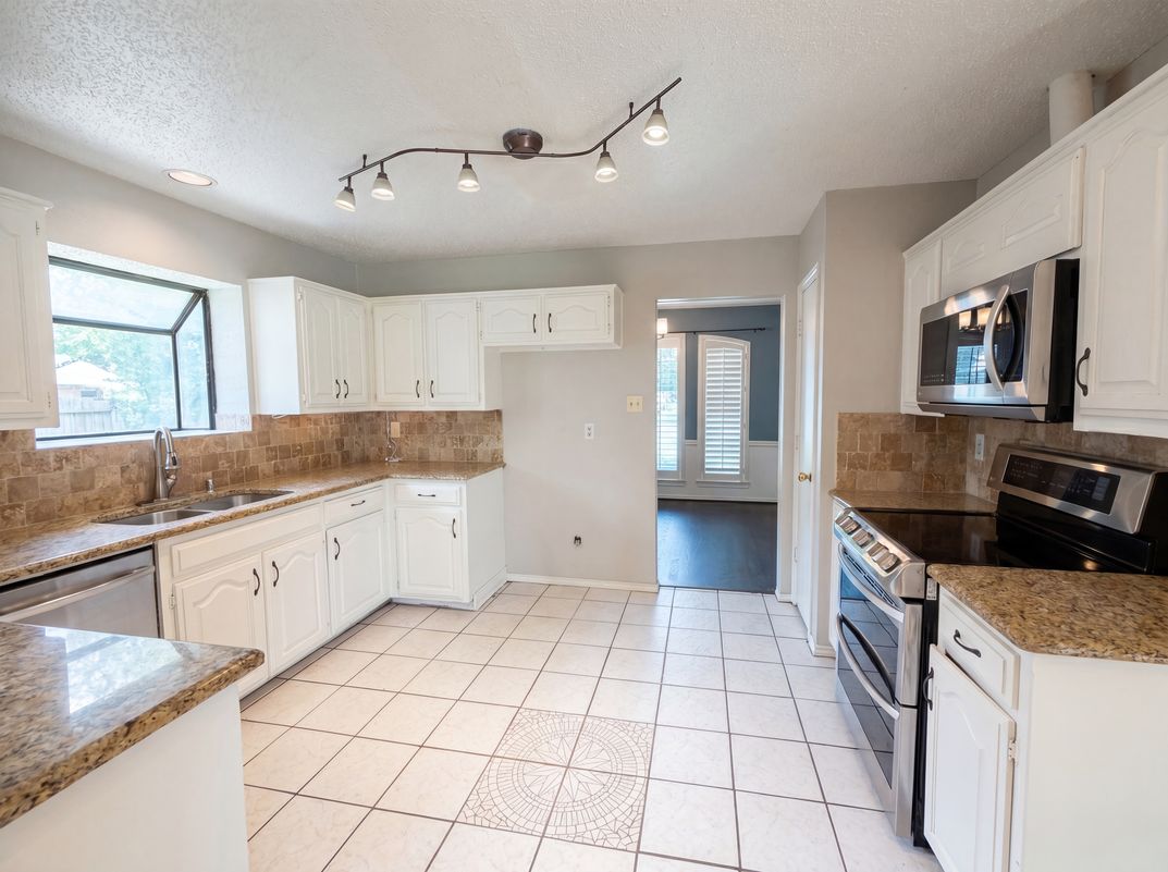 Property photo 2 of 6712 Coach House Ln