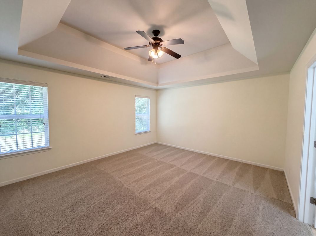 Photo 4 of 18 of 10050 Montrose Dr NW, Charlotte, NC
