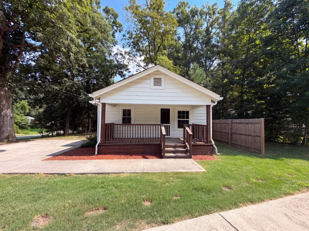 Property photo 1 of 1313 Eastbrook Rd SE