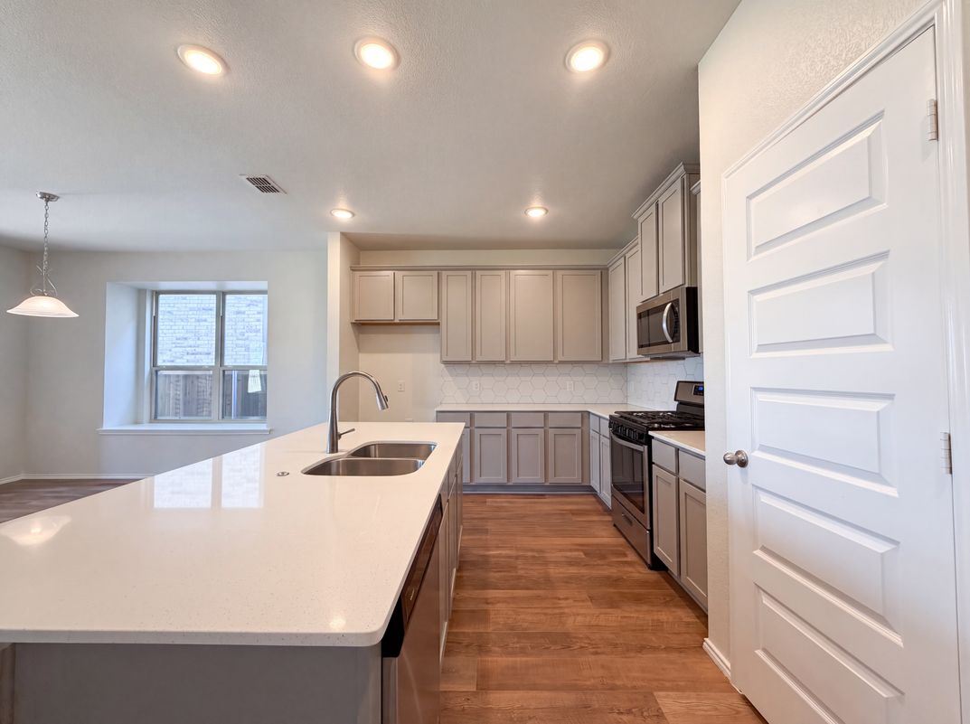 Property photo 2 of 5904 Saddle Pack Dr