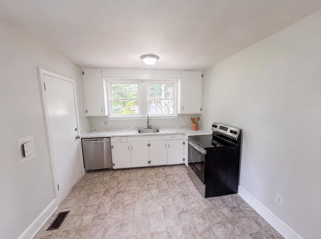 Property photo 2 of 1937 Beckley Dr