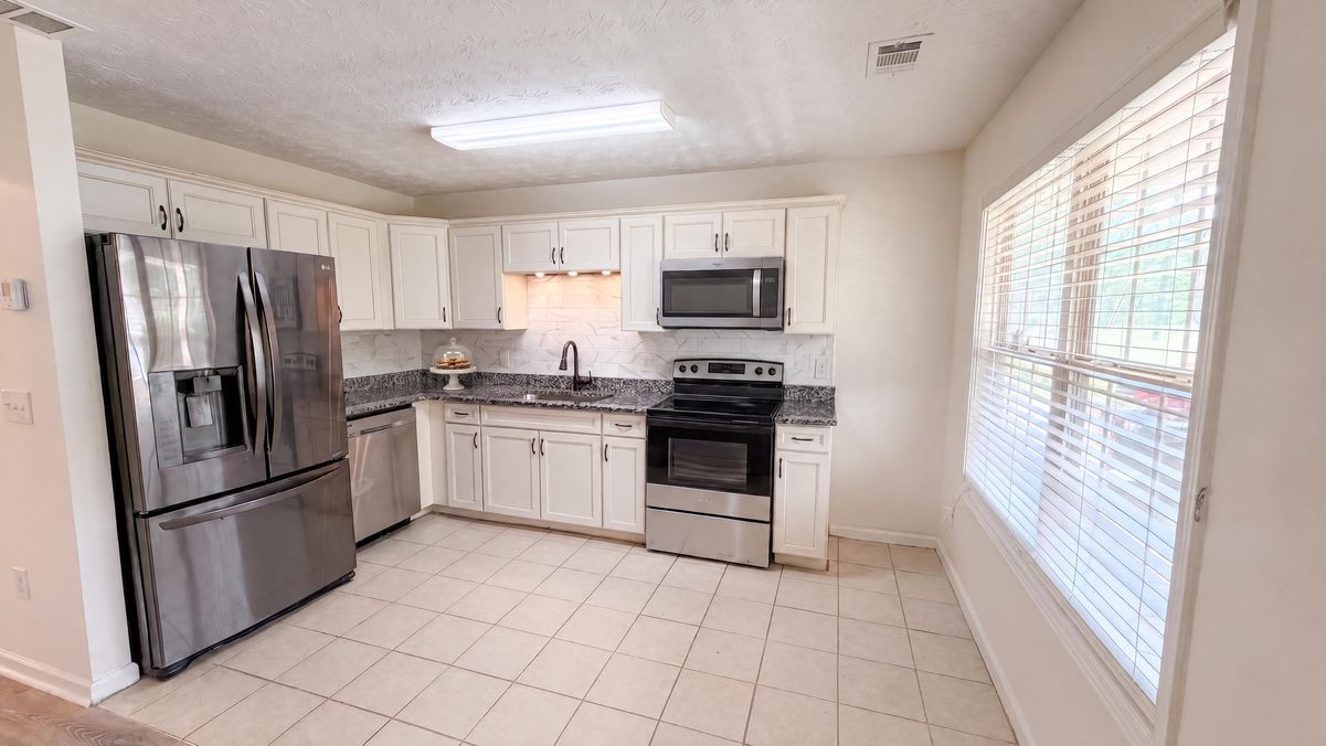Property photo 2 of 125 Sampson Ct