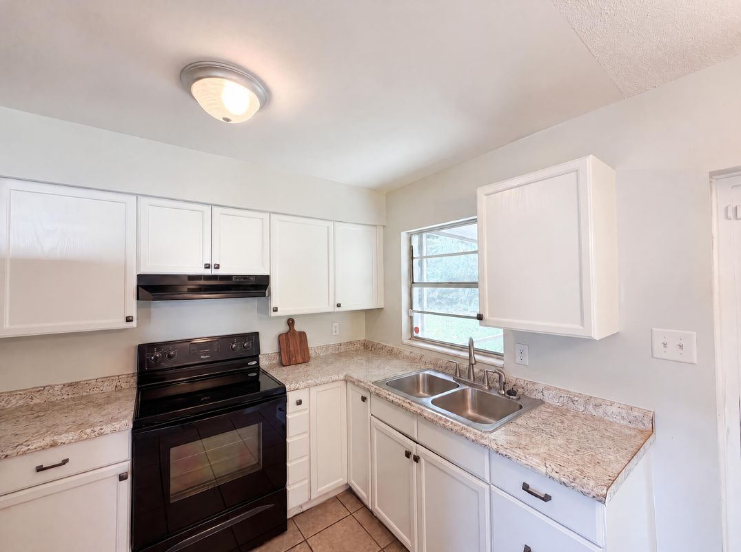 Property photo 2 of 1735 Jefferson Dr