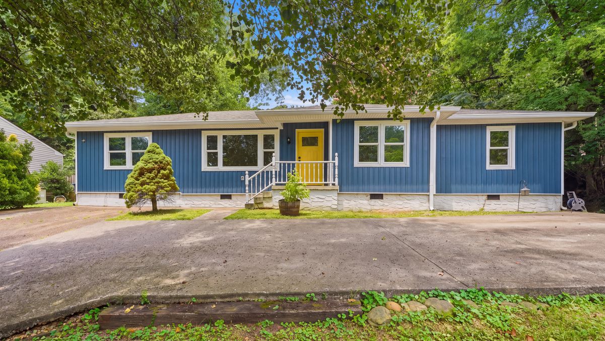 Property photo 2 of 3703 Thrushwood Dr