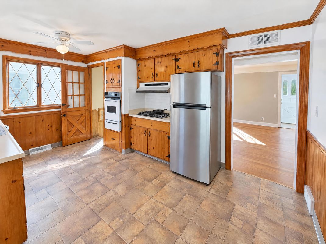 Property photo 2 of 24601 Stephen Ave