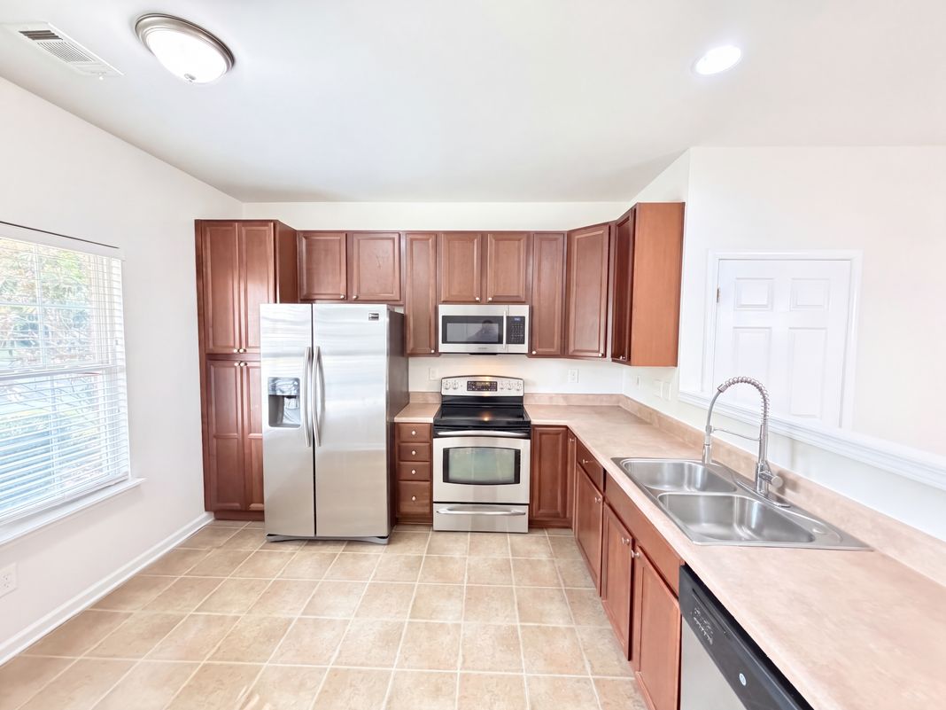 Property photo 2 of 152 Clydesdale Ct