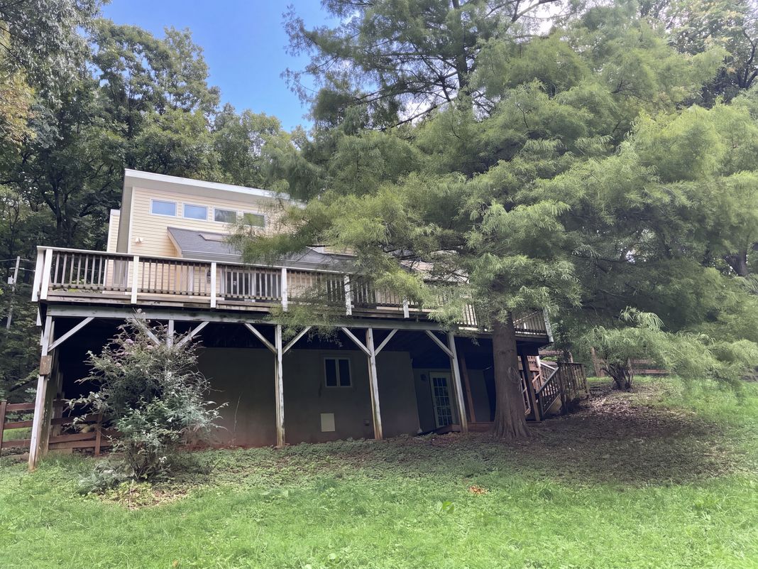 Property photo 1 of 542 Jonathan Rd