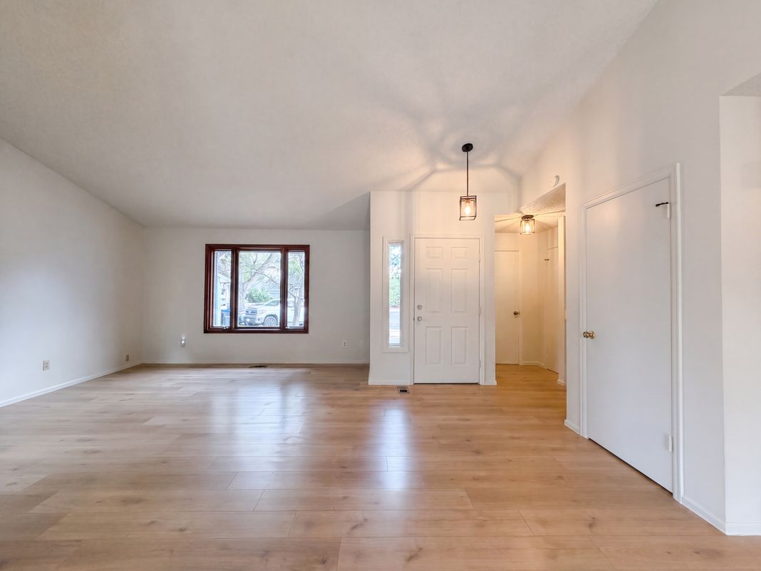 Property photo 3 of 4449 Hollyhock St