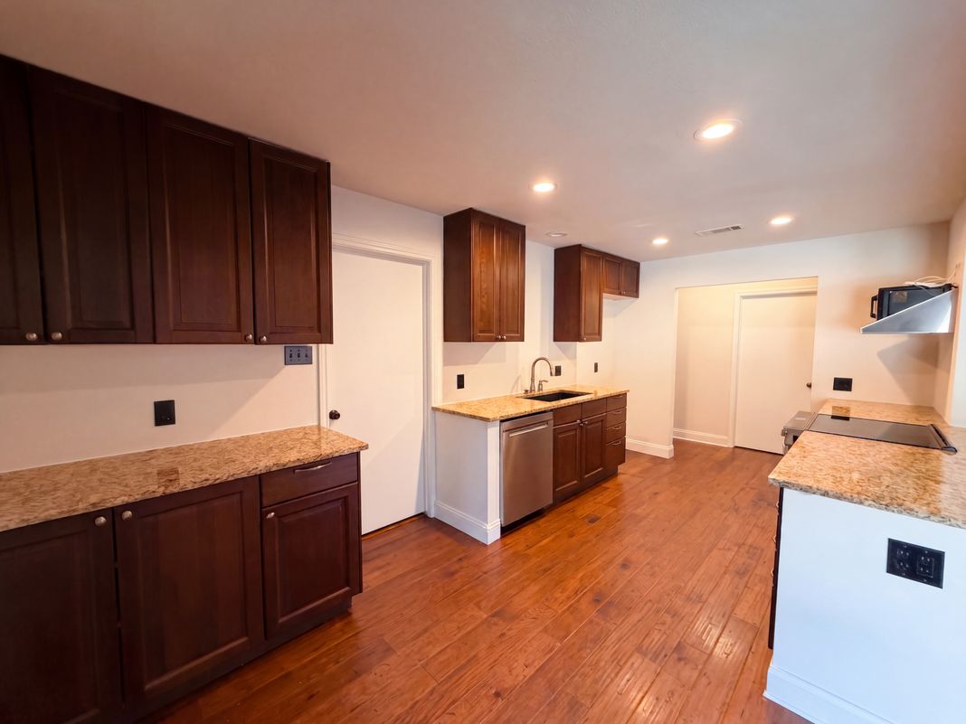 Property photo 2 of 512 W Jefferson St