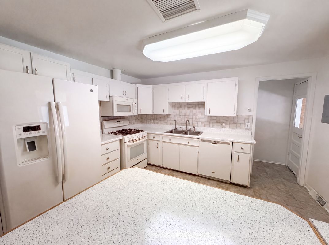 Property photo 2 of 5667 Johnson St