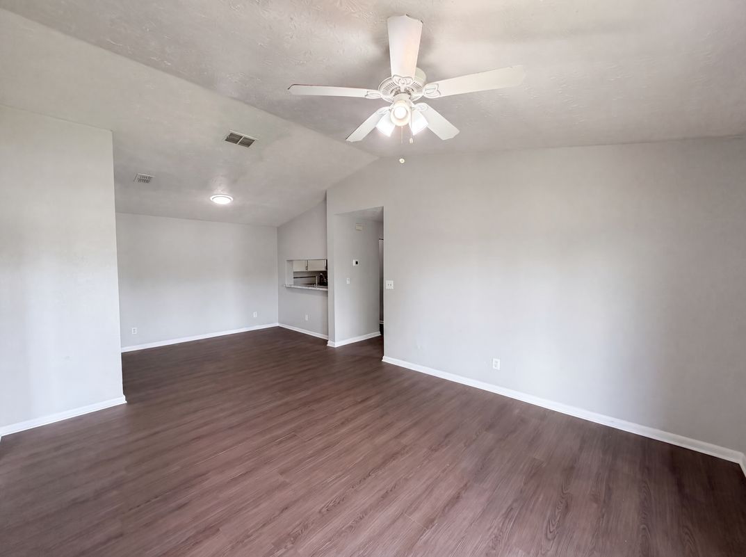 Property photo 3 of 5213 Via Hacienda Cir Apt 307