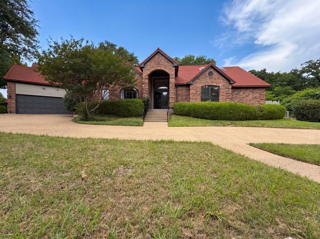 Property photo 1 of 2405 Castle Rock Rd